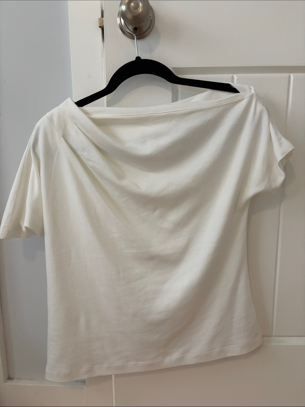 Aritiza White Off-Shoulder Women’s Top
